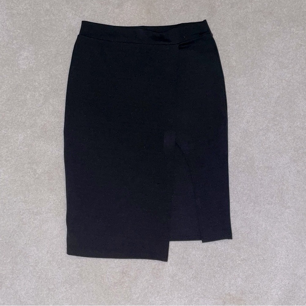 Black pencils skirt with side slit